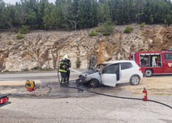 BRZA REAKCIJA Vatrogasci gasili požar na vozilu između Mostara i Širokog Brijega