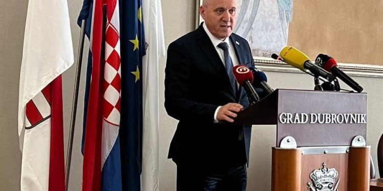 Bačić stiže na Pelješac i u Dubrovnik potpisivati projekte energetske obnove javnih zgrada