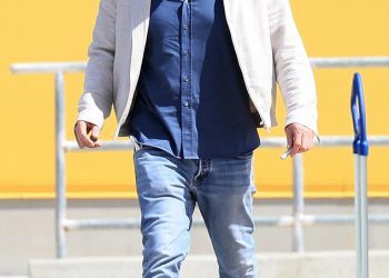 Ben Affleck puši cigaretu dok izlazi sa sinom usred drame s bivšom Jennifer Lopez