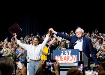 Bernie Sanders Bacches Senat Demokrat Elissa Slotkin: Amerikanci nisu “glupi” i znaju što “oligarhija” znači