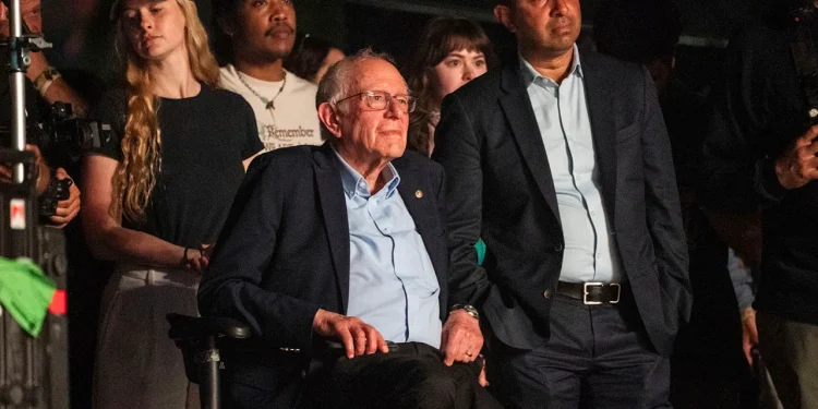 Bernie Sanders ripa Trumpa, ‘milijarde klase’ na Coachella Intro iz Claira