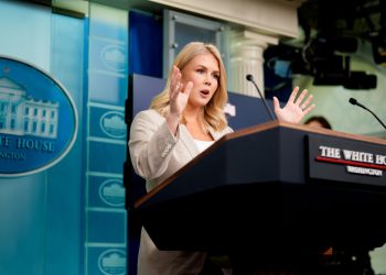 Bijela kuća priznaje da ignorira novinare koji koriste rodne zamjenice – RT World News