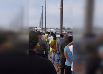 Bijela kuća se ruga deportiranim migrantima (video) – RT World News