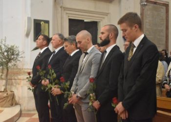 Biskup Glasnović oprao noge dvanaestorici vjernika