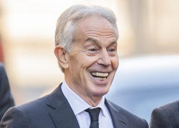 Blair Torpedoes Neto nula politika jer zahtijeva resetiranje klimatskih promjena u Blow to Miliband