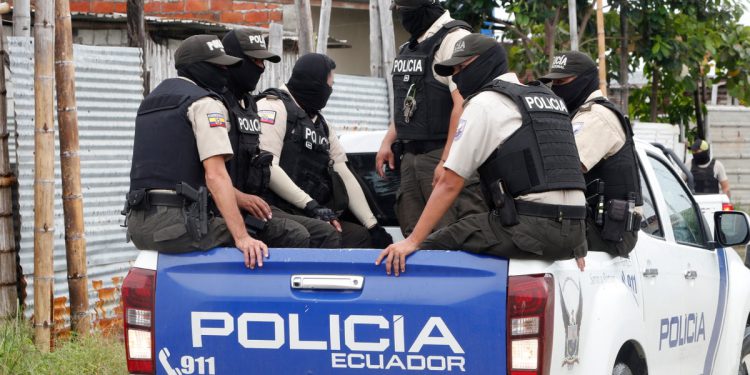 Britanski čovjek “linčovan” nakon što je izvučen iz policijske postaje Ekvador