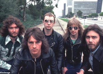 Bubnjar iz britanskog heavy metal benda umire u dobi od 73 godine – dok se počasti ulijevaju za zvijezdu