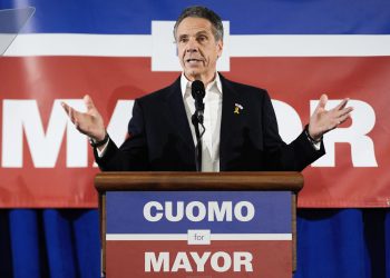 CUOMO zemljišta ključno sindikalno sindikat kao ponuda za povratak za gradonačelnik NYC -a zagrijava