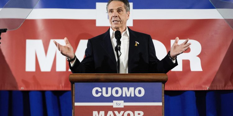 CUOMO zemljišta ključno sindikalno sindikat kao ponuda za povratak za gradonačelnik NYC -a zagrijava