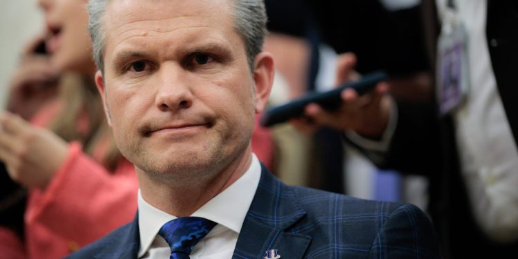 Čak i Fox News gricka Bijelu kuću o Pete Hegsethovom ‘kaotičnom, oslabljenom’ Pentagonu