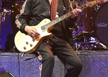 Carlos Santana (77) hospitaliziran je nakon što je pretrpio medicinsku pomoć prije koncerta Teksasa