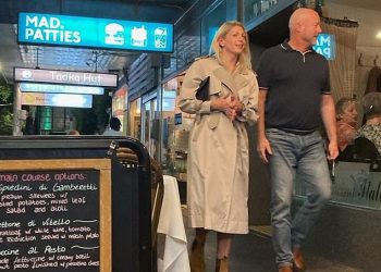 Carlton Footy šef Luke Sayers ‘supruga ga ostavlja nakon skandala’ d *** pic ‘koji ga je koštao posla – dok izlazi s misterioznom plavokosom ženom