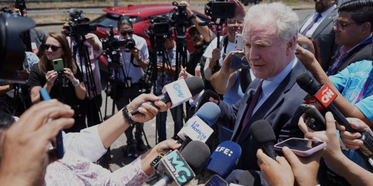 Chris Van Hollen: Je li senator demokrata koji je pokušao pomoći čovjeku pogrešno deportiran u El Salvador da krši Zakon o Loganu?