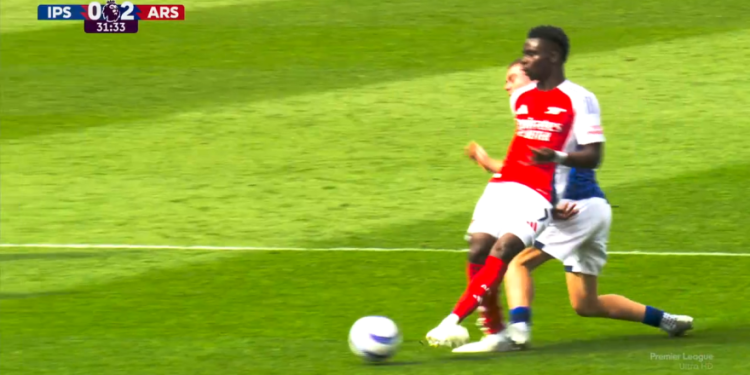 Ciljevi i istaknuti. Davisov crveni prekršaj na Saki