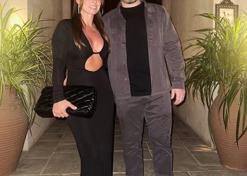 Coleen Rooney otkriva na što ona i suprug Wayne stižu kad uskoče u krevet dok ona daje rijedak intervju o životu otkad je došao kući nakon što je Plymouth Argyle otpustio