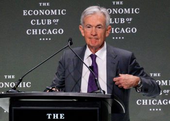 Crypto Daybook Americas: Bitcoin Loses Allure to Gold as Economic Concerns Rise