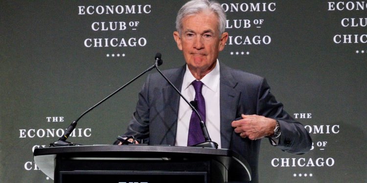 Crypto Daybook Americas: Bitcoin Loses Allure to Gold as Economic Concerns Rise