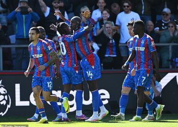 Crystal Palace 2-1 Brighton: Chaos u derbiju A23 jer su tri igrača poslana dok orlovi završe 92-godišnju čekanje u Selhurst Parku