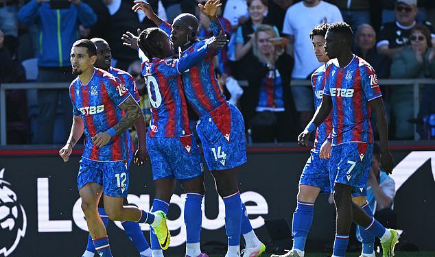 Crystal Palace 2-1 Brighton: Chaos u derbiju A23 jer su tri igrača poslana dok orlovi završe 92-godišnju čekanje u Selhurst Parku