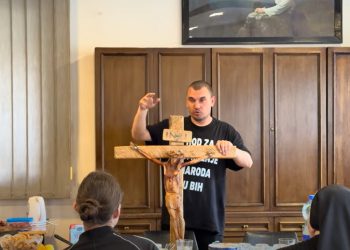 Čudesno svjedočanstvo Josipa Jelinića o križu kojeg nosi: ‘Pogledajte križ, drvo je krvavo’