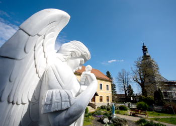 DILJEM CRKVE U HRVATA Za 11 stoljeća hrvatskoga kraljevstva 11 velebnih kipova sv. Mihaela arkanđela