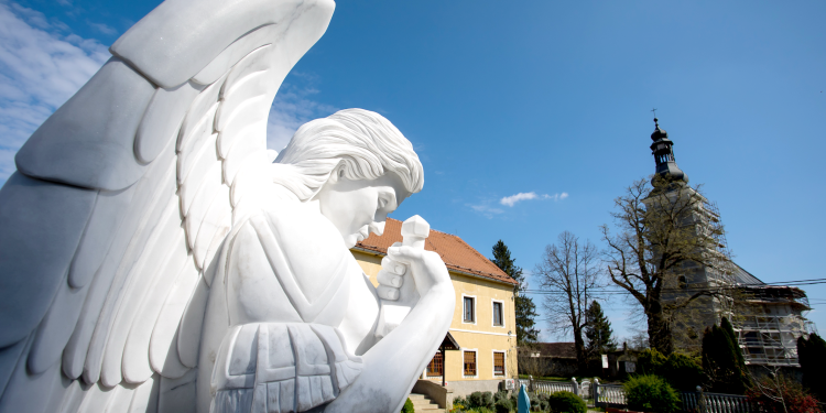 DILJEM CRKVE U HRVATA Za 11 stoljeća hrvatskoga kraljevstva 11 velebnih kipova sv. Mihaela arkanđela