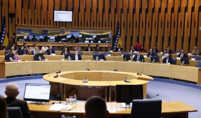 DOM NARODA PS BiH Čović upao u zamku, nema rasprave o Izbornom zakonu bez smjene Špirića, Košarca i Amidžića