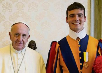 DON IVAN ŠARIĆ Mladi svećenik porijeklom iz Prisoja bio je pripadnik Švicarske garde kada je dobio duhovni poziv