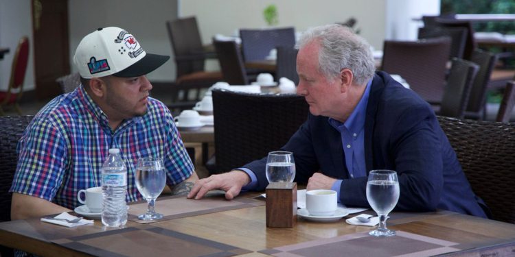 Dem senator sastaje se s Abregom Garcia; El Salvador kaže da će zatvorenik ostati u pritvoru