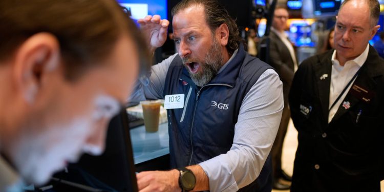 Dionice su pale nakon Trumpovih tarifa, a Dow je izgubio 1.500 bodova, a NASDAQ ciljajući rekordni dan