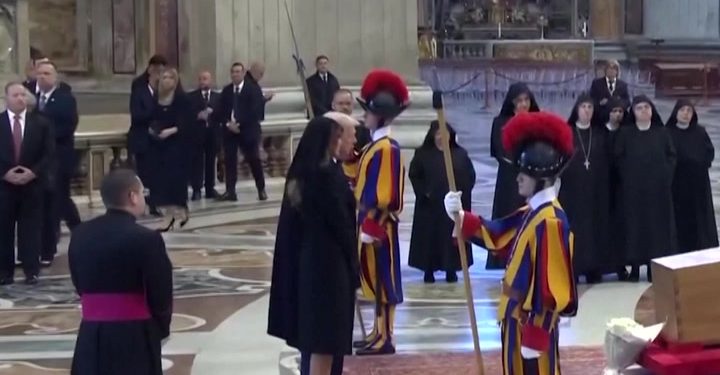 Donald Trump i Melania poštuju papu Franje na njegovu sprovod | Vijesti