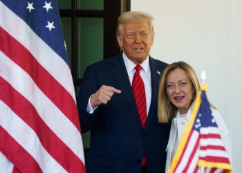 Donald Trump upozorava da će “značajne” tarife ostati na uvozu dok se Reeves priprema za nas razgovore