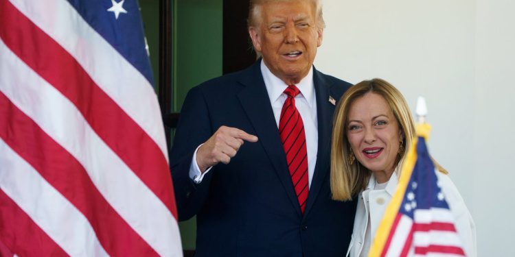 Donald Trump upozorava da će “značajne” tarife ostati na uvozu dok se Reeves priprema za nas razgovore