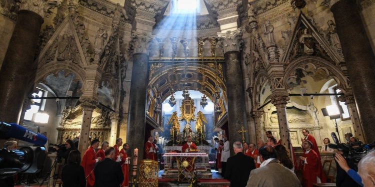 Donosimo raspored misa i bdijenja u gradu na Veliku subotu i Uskrs