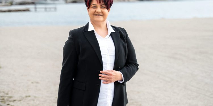 Dr. Sanja Kuzmanić Komadina je kandidatkinja HDZ-a za načelnicu Općine Okrug