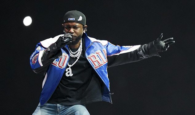 Drake tvrdi da je izložba poluvremena Super Bowla Kendrick Lamar bila klevetnička