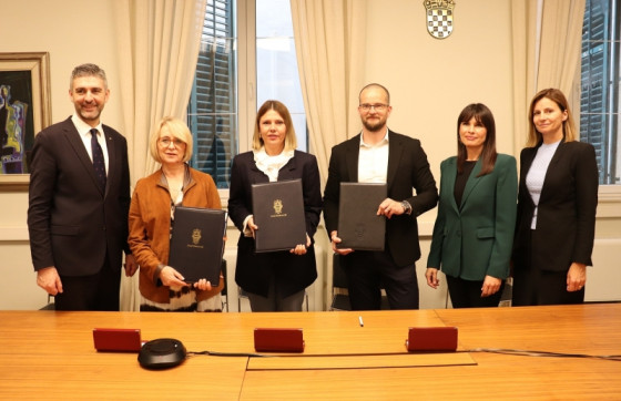 Državna tajnica Zrinka Raguž uručila ugovor vrijedan 3,36 milijuna eura za nabavu autobusa i opreme