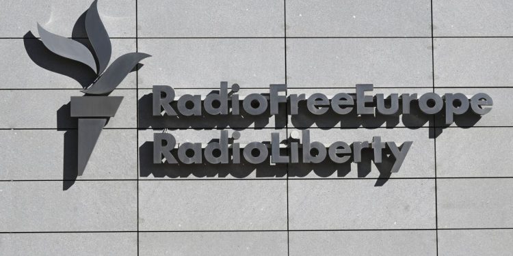 Držeći sudsku naredbu, Trumpova administracija odbija financirati radio slobodnu Europu