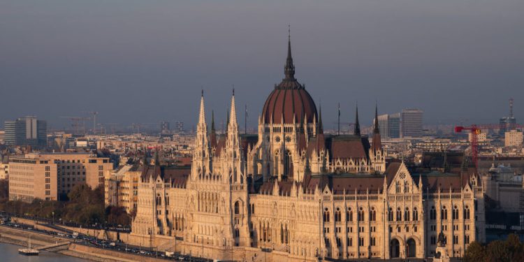 EU država ugrađuje dva spola u ustavu – RT World News