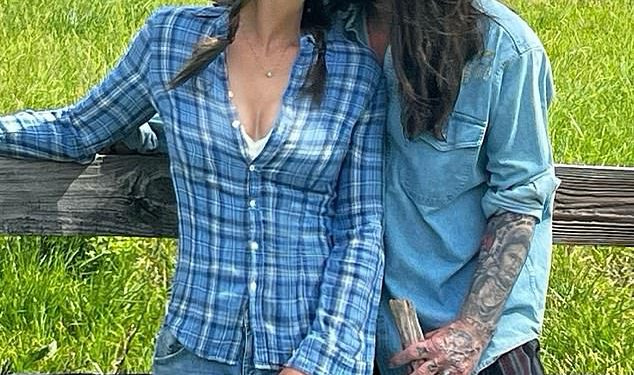 Elizabeth Hurley dijeli Sneak zaviri u novi život s ljubavnikom ‘Hillbilly’ Billyjem Rayom Cyrusom