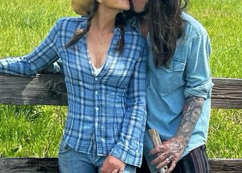 Elizabeth Hurley i Billy Ray Cyrus debitualne šokirane nove romantike sa Sweet PDA slika