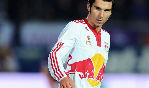 Ex-Hratia International, 39, umire u horor automobilskoj nesreći koja je uključivala četiri vozila-jer su dva njegova suigrača ostavljena u kritičnom stanju