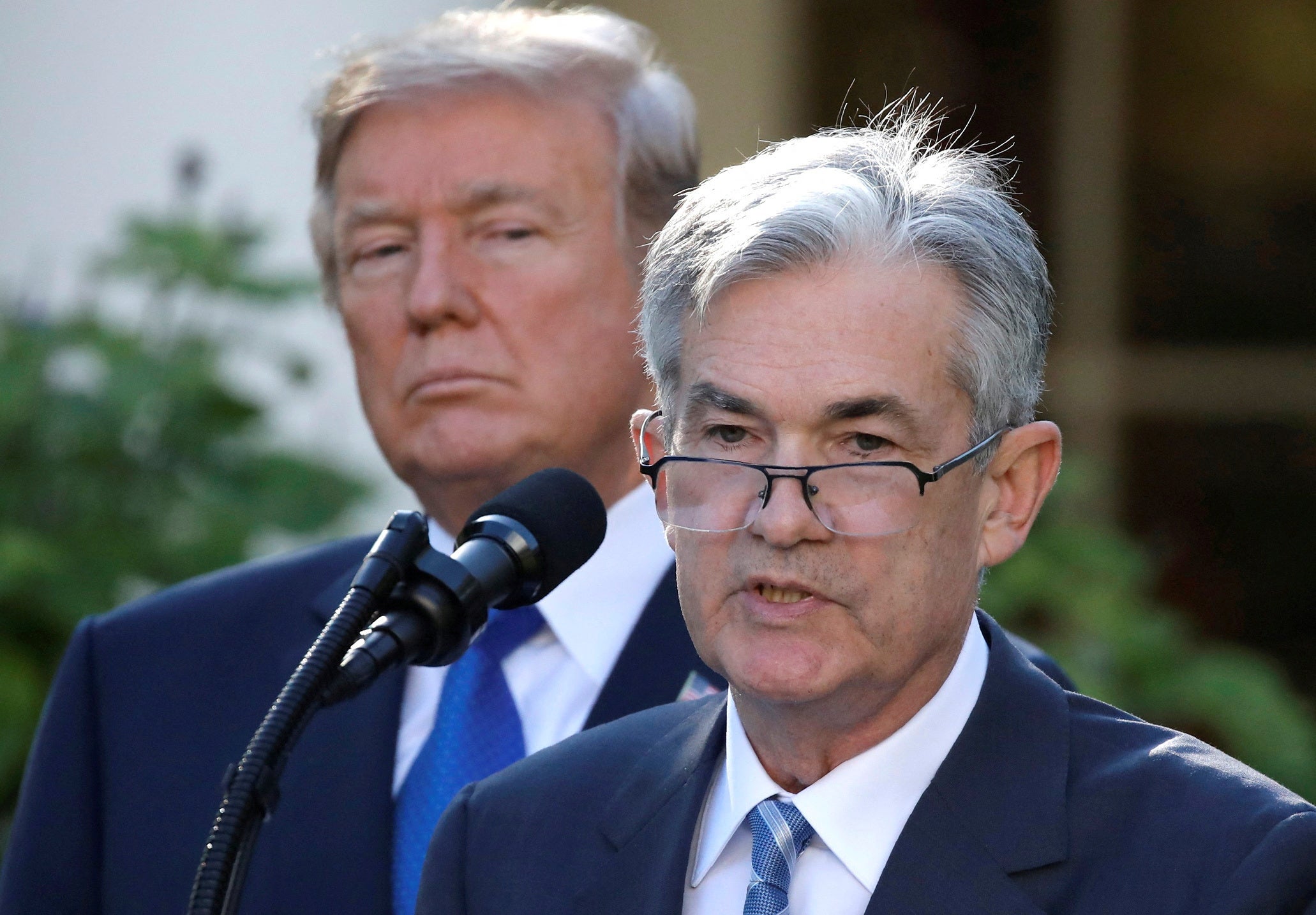 Predsjednik Federalnih rezervi Jerome Powell i predsjednik Donald Trump. Powell je u nedjelju govorio na ceremoniji preddiplomskog studija Sveučilišta Princeton, izazivajući studente koji će učiniti