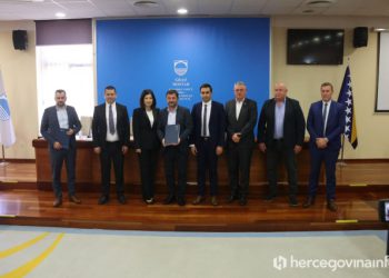 FOTO Air Tractor stigao u Hercegovinu, Mostar i partneri osigurali zračnu potporu za protupožarnu sezonu