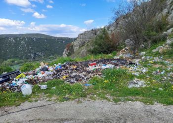FOTO Eko horor kraj autoceste kod Čapljine, strance dočekuju ilegalne deponije, hrpe smeća i naša sramota