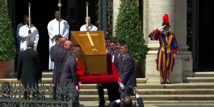 (FOTO)Posljednji ispraćaj: Pokopan papa Franjo