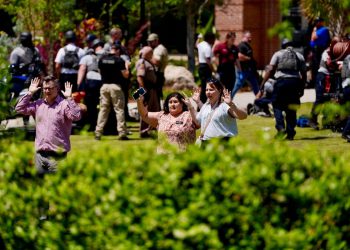 FSU pucnjava najnovije: Gunman, 20, koji je ubio 2, a ozlijeđen 5 ‘je policajac koji je koristio mamino nekadašnje službeno oružje’