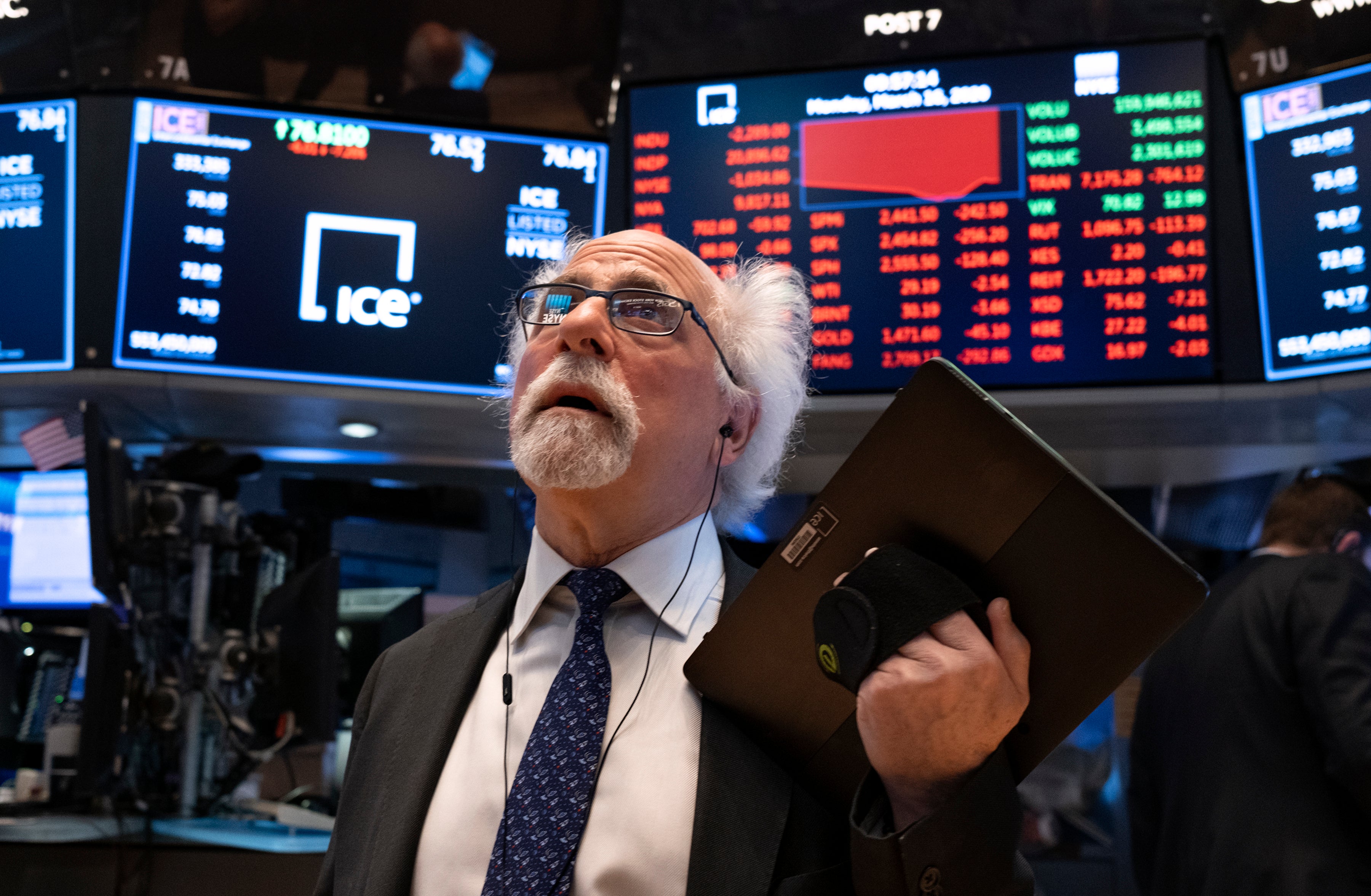 Trgovci rade na podu njujorške burze (NYSE) u New Yorku