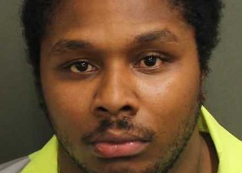 Florida muškarac uhićen zbog pucanja mrtve žene dok je spavala u krevetu sa njihovim troje djece, kažu policajci