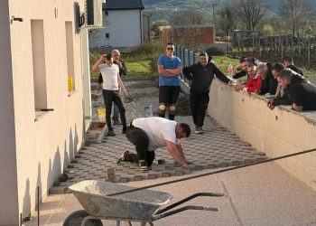 Fotografija dana: Ante jedan, njizi trista